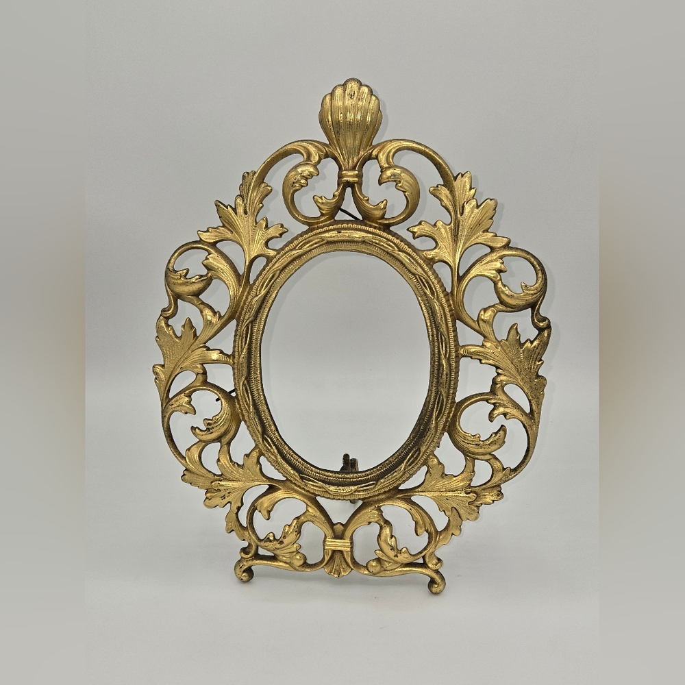 Brass‎ Ornate Oval Picture Frame Vintage Hollywood Regency Scroll Shell 11"